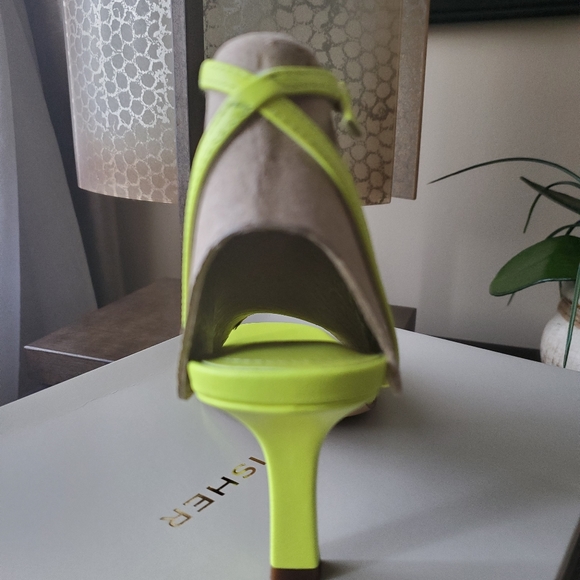 STRAPPY HEEL SANDAL - Picture 6 of 8